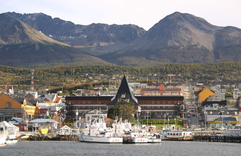 WHAT DOES THE CRUISE RATE INCLUDE? 